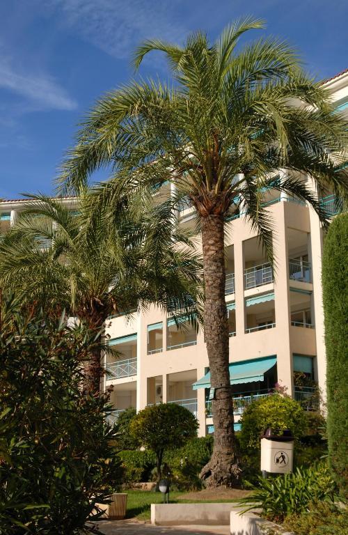 Residence Odalys Les Pins Bleus Juan-les-Pins Buitenkant foto
